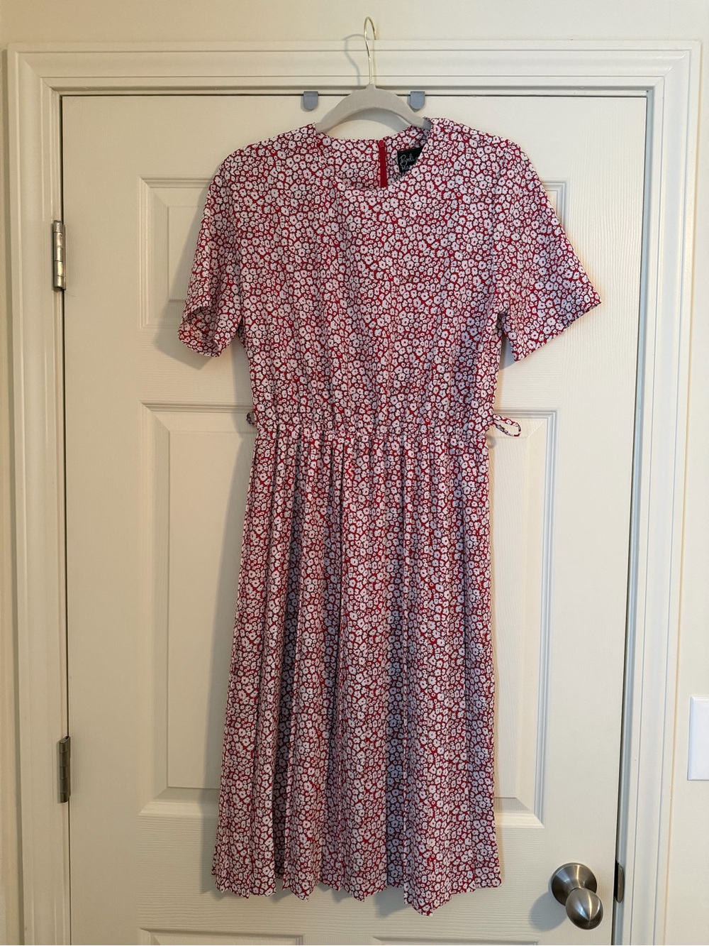 Red Floral Knee-Length Pleated Dress with Gathered Waist